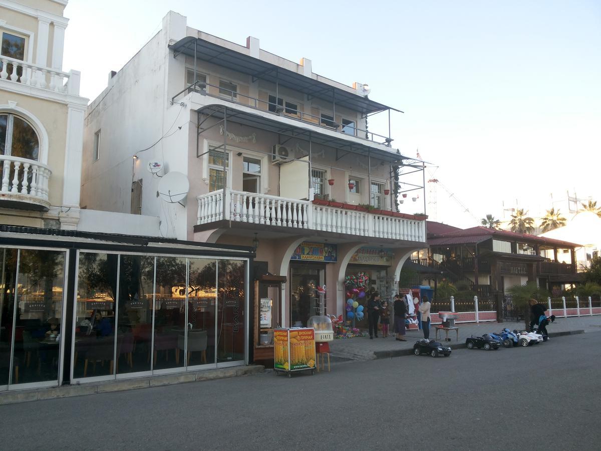 Sukhum City Mini Hotel Sukhumi Exterior foto