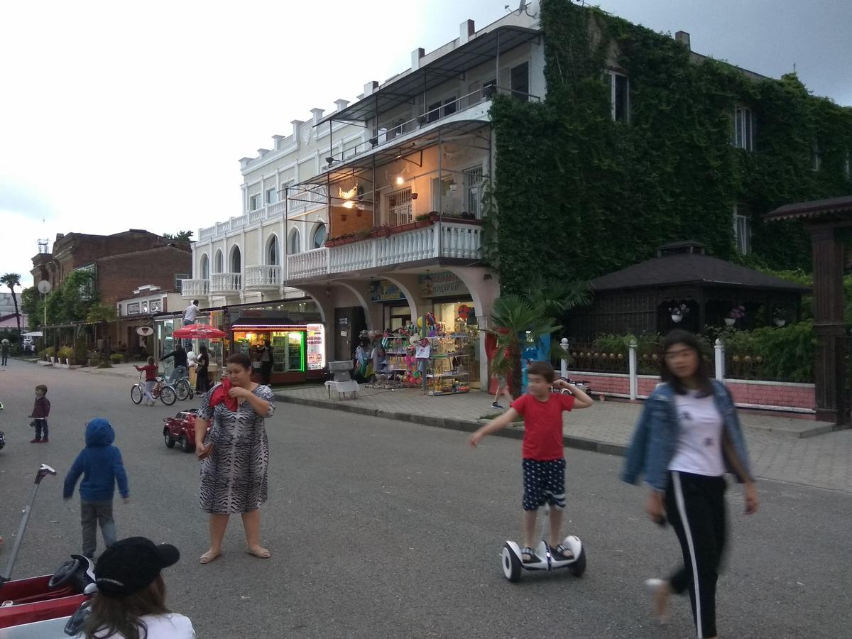 Sukhum City Mini Hotel Sukhumi Exterior foto